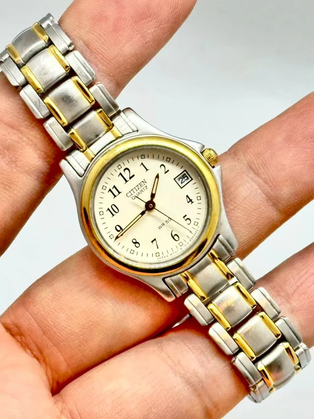 Vintage Citizen Women’s Quartz Two Tone Watch Cream Dial Date New Battery Runs